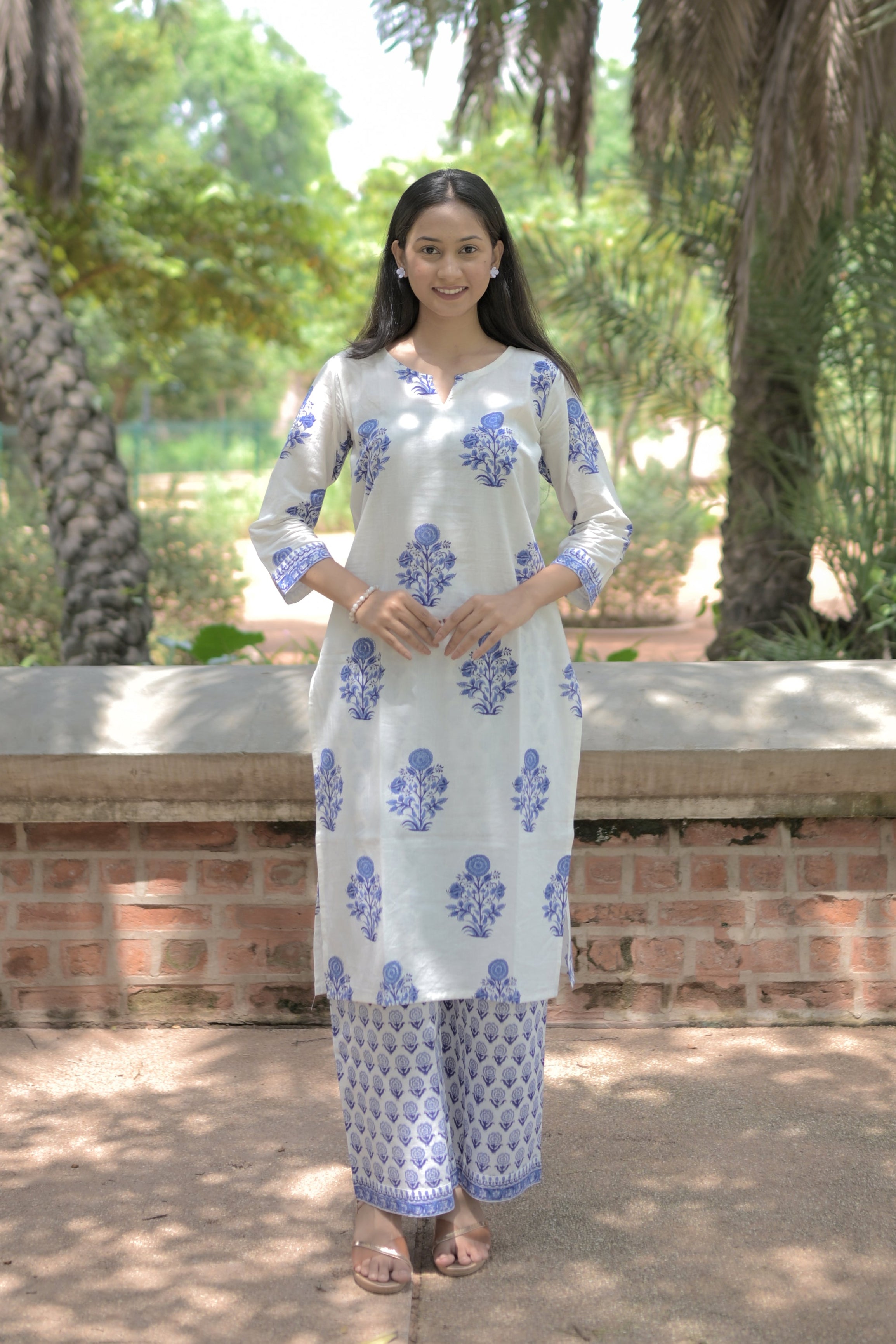 Ajarak Saudagiri White Kurta Set