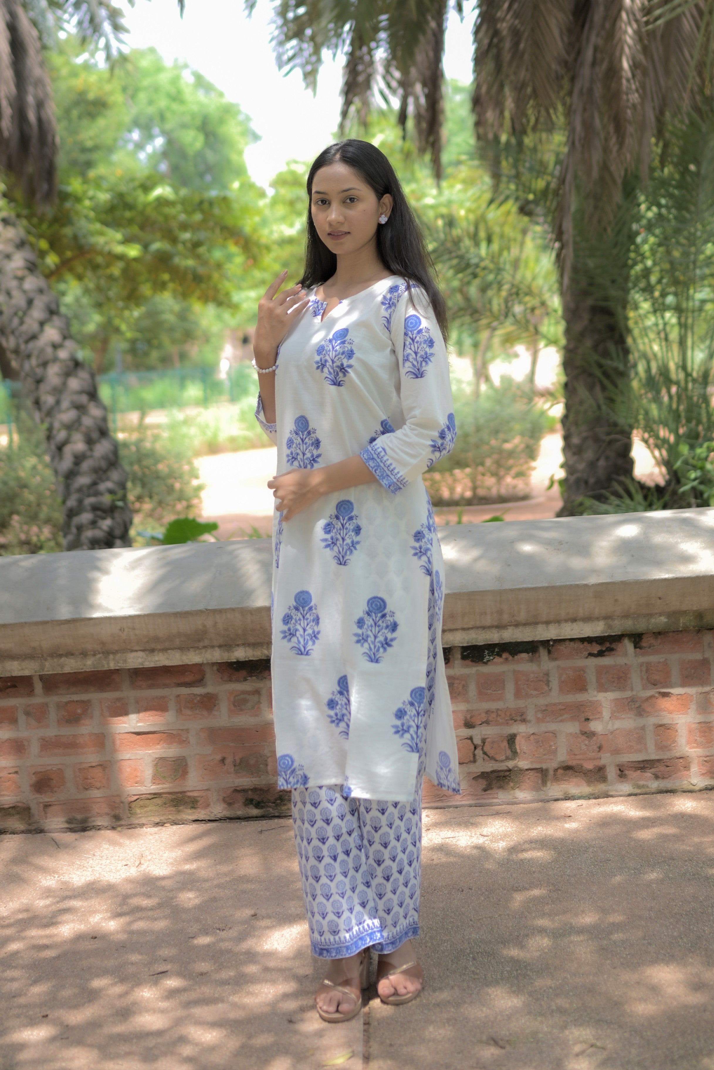 Ajarak Saudagiri White Kurta Set