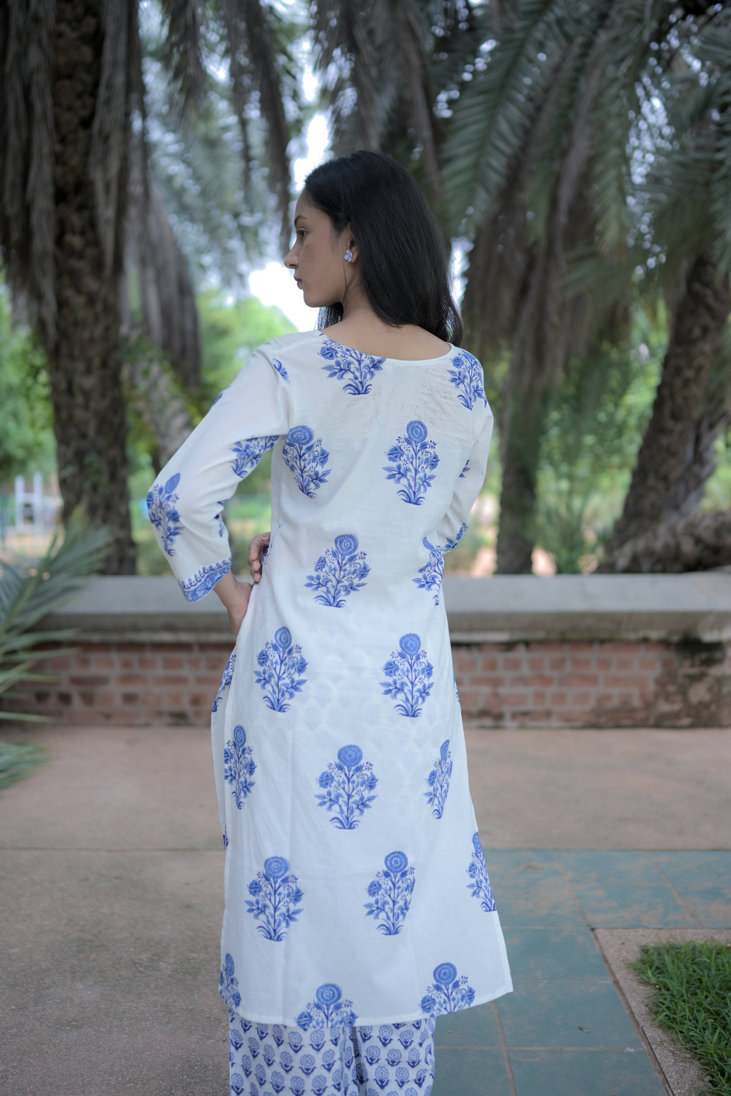 Ajarak Saudagiri White Kurta Set