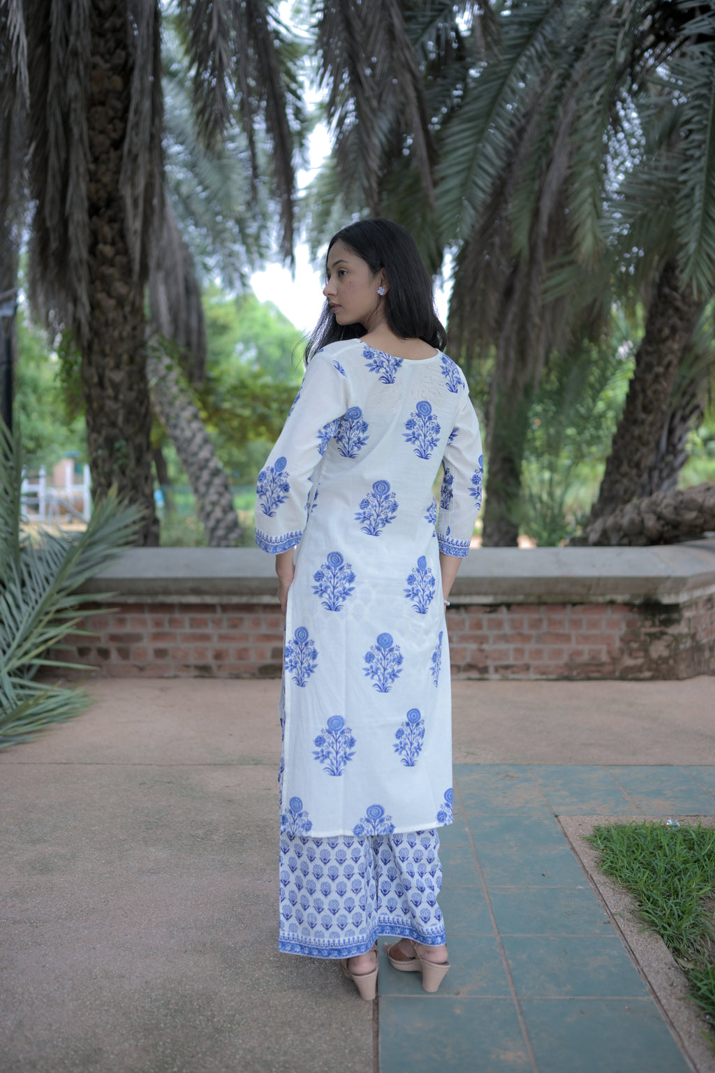Ajarak Saudagiri White Kurta Set