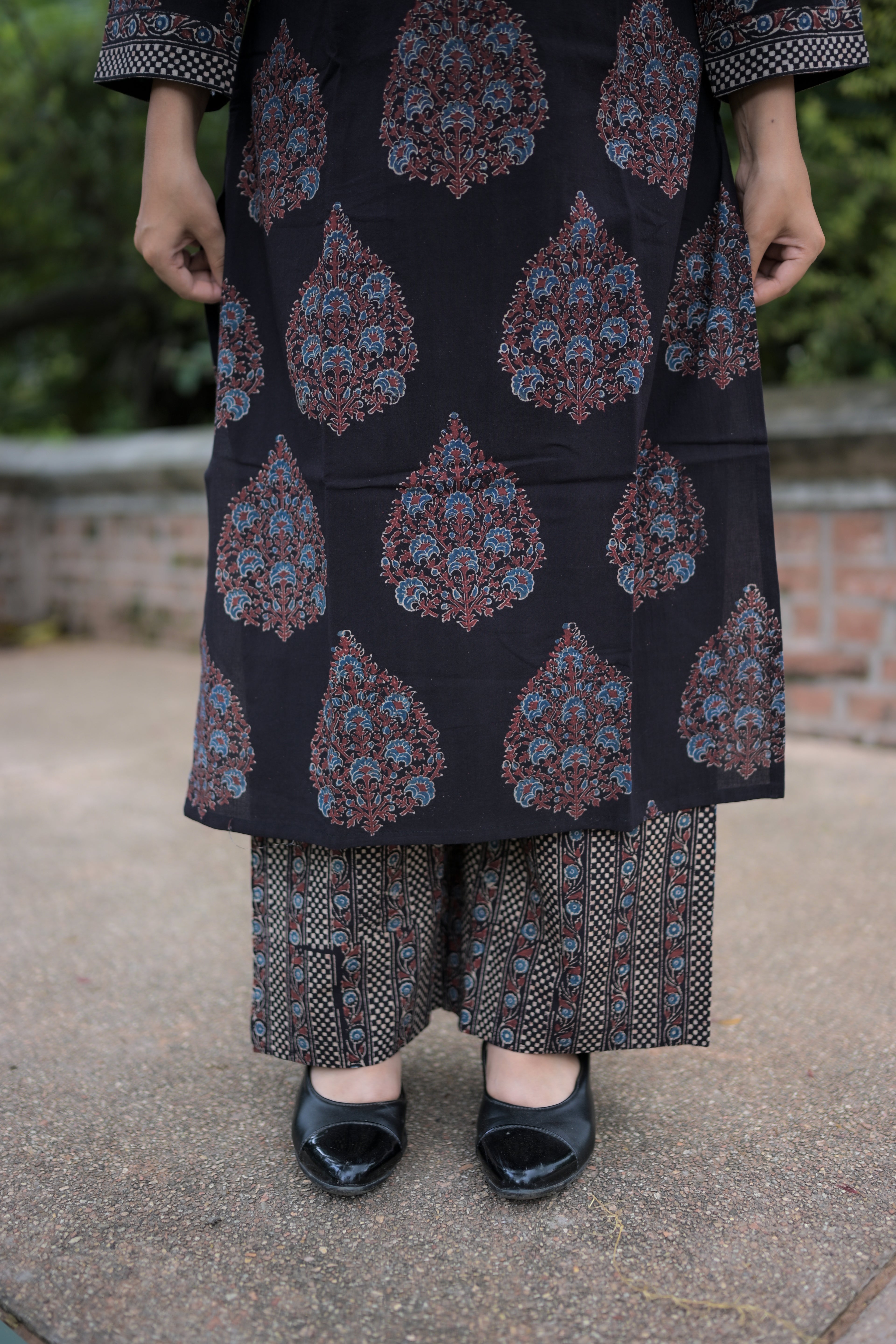 Ajarak Saudagiri Black Kurta Set