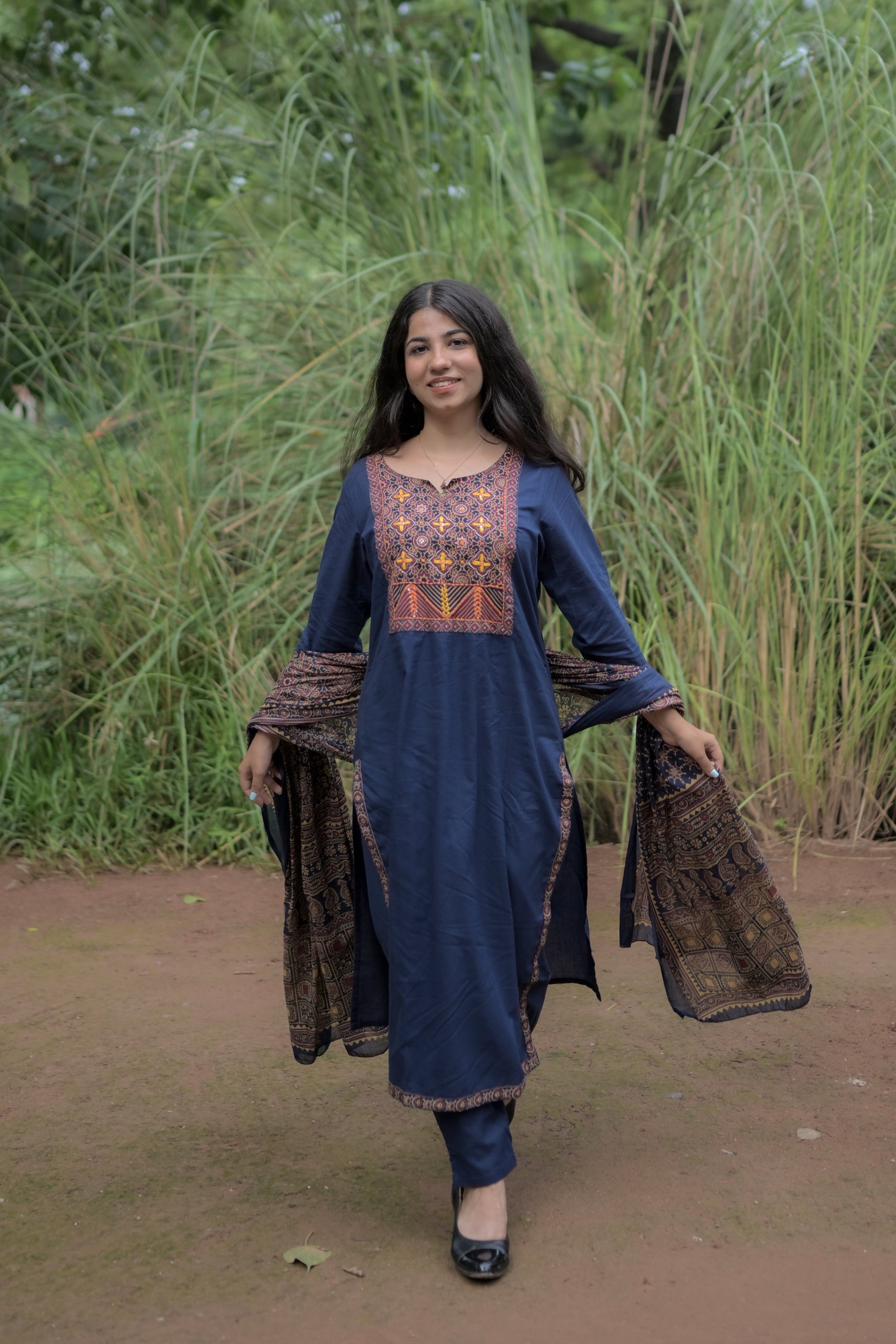 Riya Bandej Print Kurta Set (Dark Blue)