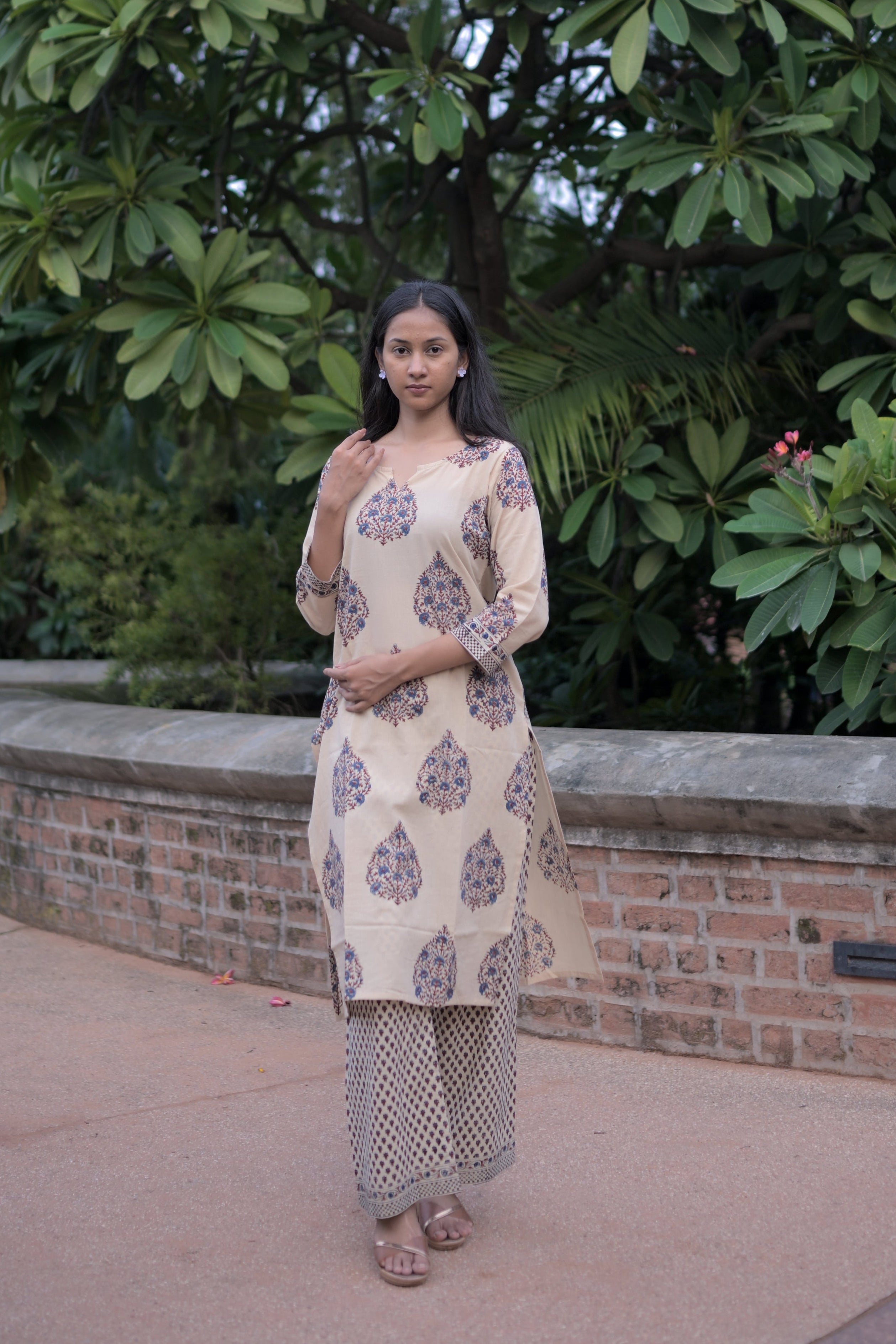 Ajarak Saudagiri kurta set (Cream)